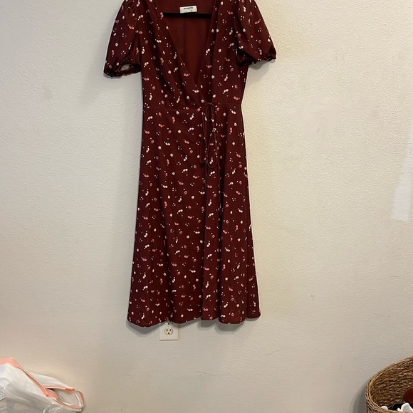 House of CB Burgundy Floral Dress - Picture 1 of 6